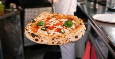 Jaki sprzęt gastronomiczny jest potrzebny do otworzenia pizzerii? Praktyczne wskazówki od Kromet