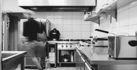 Nowoczesna kuchnia 2025 – jakie trendy zmieniają gastronomię?